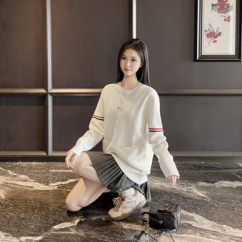 TB Autumn/Winter Double-Sleeve Color-Striped Knit Cardigan 2026 New Fashionable Knit Top Cardigan for Men and Women Couples TB Autumn/Winter Double-Sleeve Color-Striped Knit Cardigan 2026 New Fashionable Knit Top Cardigan for Men and Women Couples