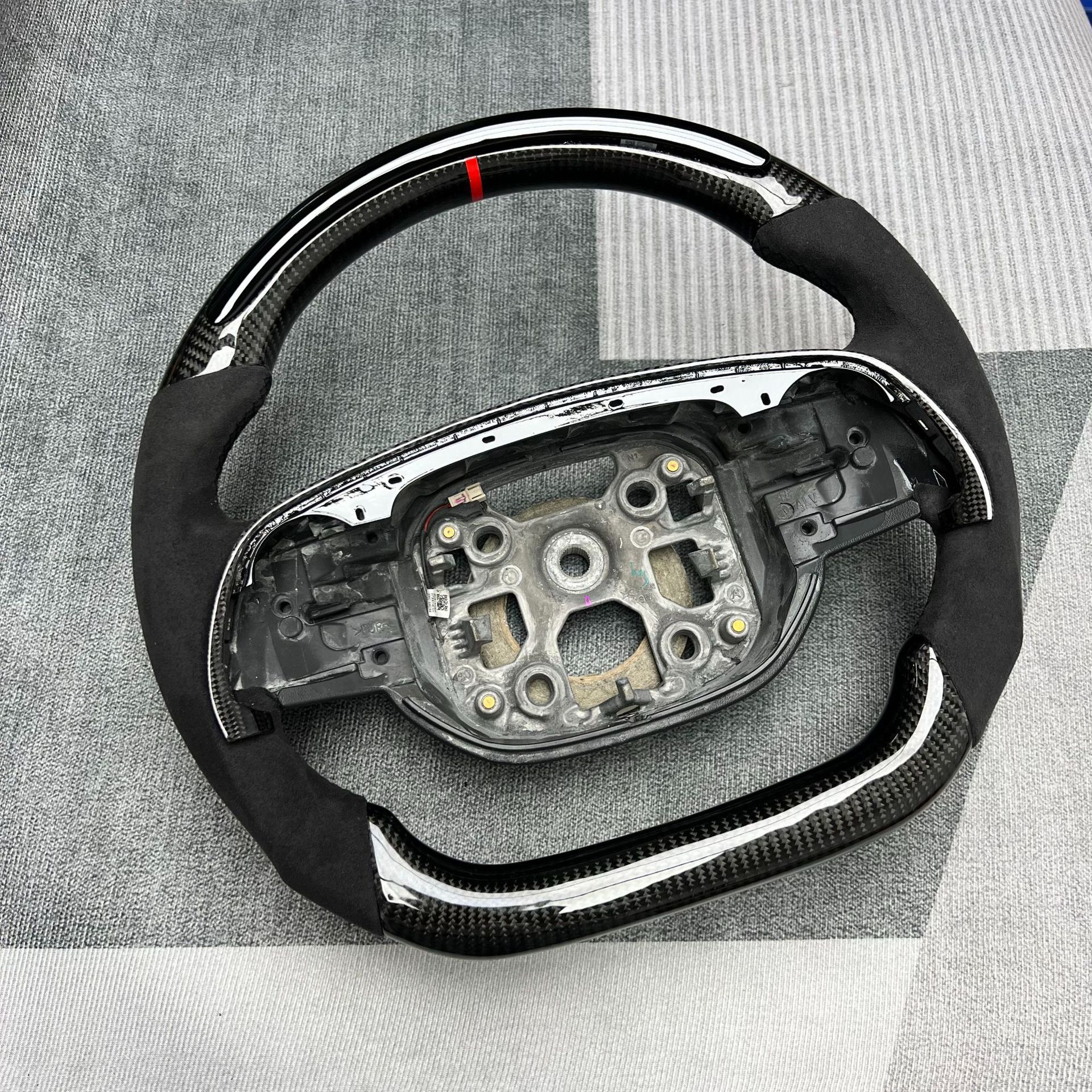 Car Carbon Fiber Steering Wheel Customization Is Suitable for Xpeng Car Interior Steering Wheel Assembly Upgrade and Modification Processing