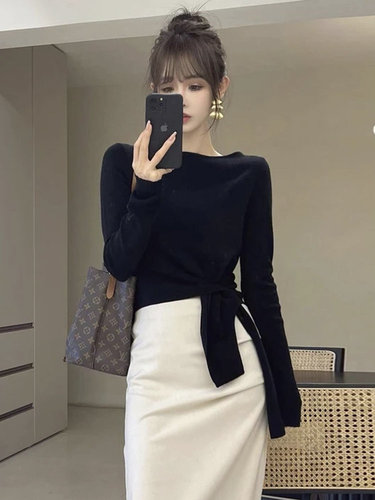 Korean-style minimalist, chic, lace-up casual ribbed shirt for women—irregular hemline, trendy and figure-flattering for spring and autumn