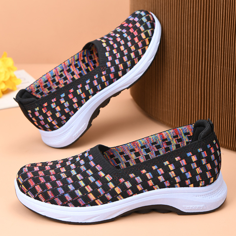 2025 새로운 중년 및 노인 어머니 신발 부드러운 단독 편안한 걷기 신발 여성의 오래 된 베이징 천 신발 슬립 온 운동화 여성