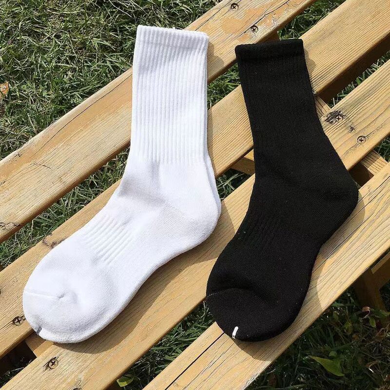 Autumn Solid Color Versatile Black and White Unisex Sports Knee-High Socks, Simple Cotton Soft Men's Socks, Zhuji Socks Wholesale