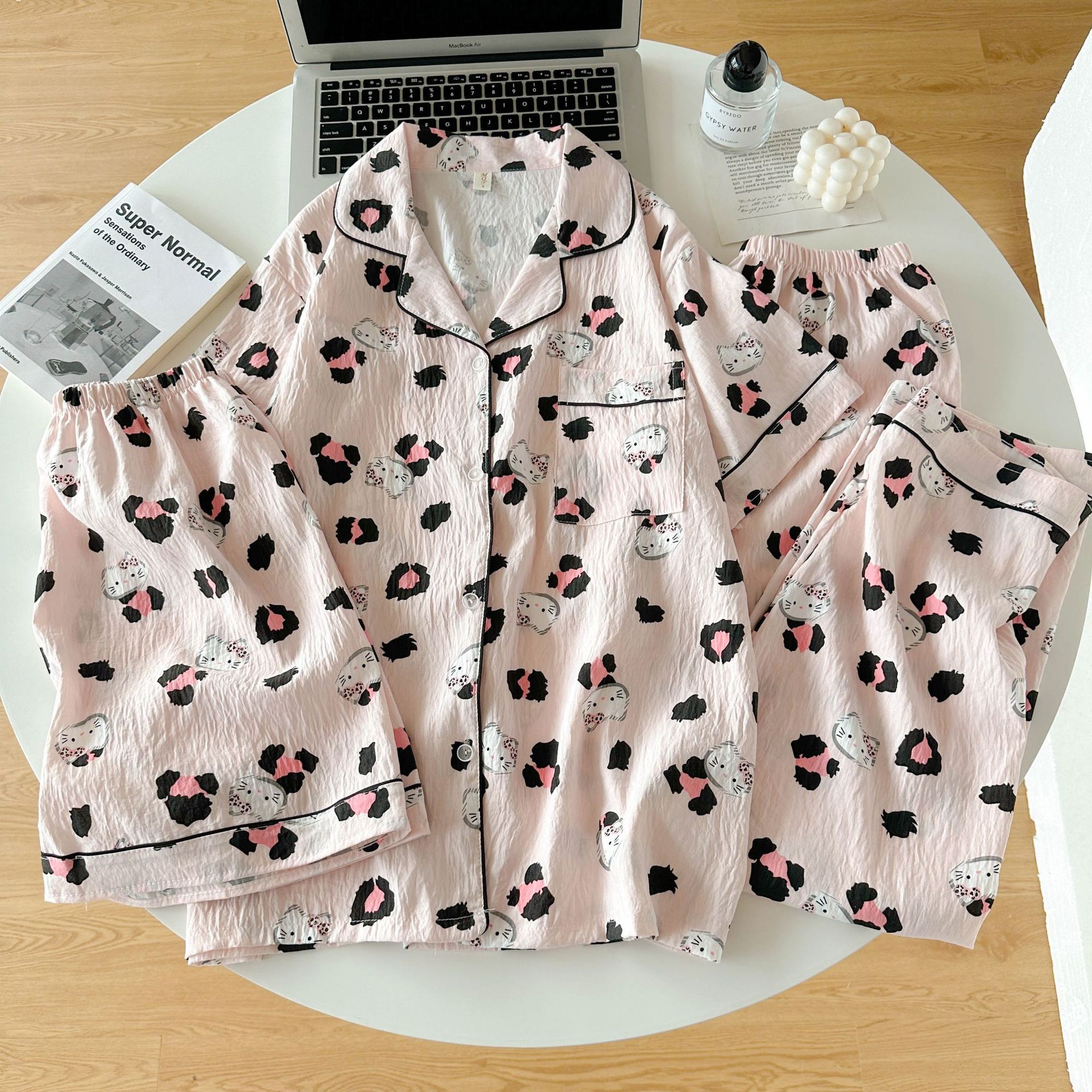 Al por mayor transfronterizo de tres piezas nubes algodón pijama cardigán con solapa mangas cortas pantalones cortos de dibujos animados a cuadros ropa para el hogar