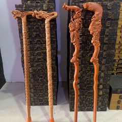 桃木の杖の蛇口の杖の老人の実木の彫刻盤竜の杖の工芸品の登山杖の老人の杖の卸売り