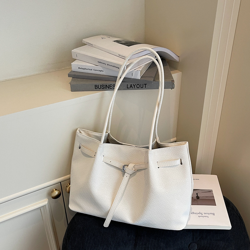 Bolsa de hombro simple y casual 2025, otoño y invierno, nuevo estilo de moda portátil de gran capacidad, bolsa de cubo de transporte de mano