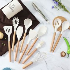 シリカゲルの鍋のシャベルのスプーンの12セットの木の柄の食器のセットの食品級のシリカゲルのシャベルの軽い贅沢なシリカゲルの刀のフォークのスプーンのセット