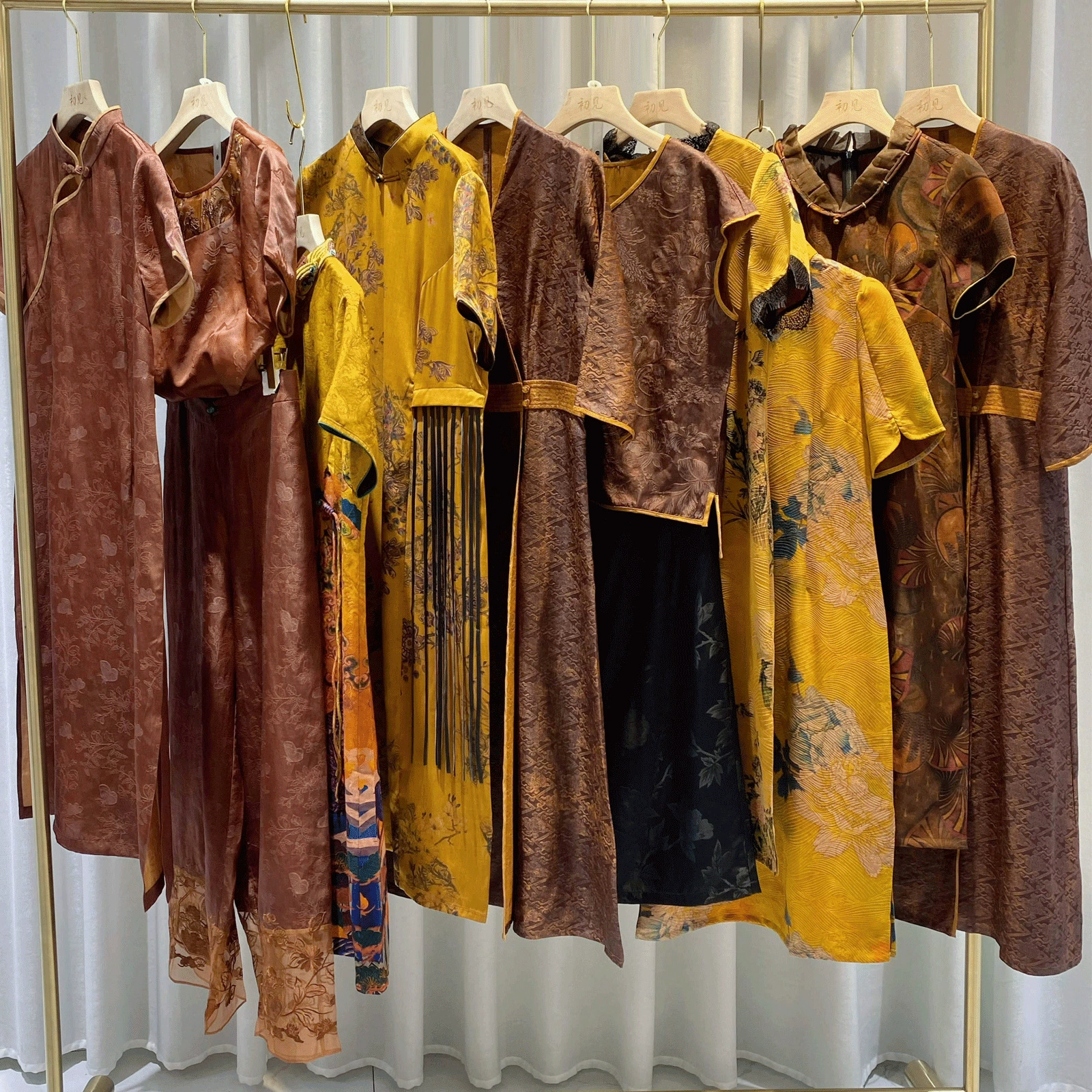 Высококачественные летние платья-чонсамы для женщин, осенняя одежда оптом, брендовые скидки, излишки женской одежды от крупных брендов