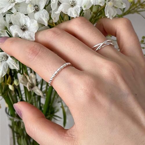 Saiina Korean version 925 sterling silver minimalist ring female design sense ins Internet celebrity golden twist thin ring trend