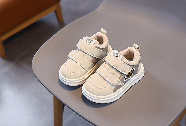 Scarpe casual da tavola da ragazzo bianche con suola morbida e traspirante, versatili, per la stagione primavera e autunno 2024 per bambini_voghion.com