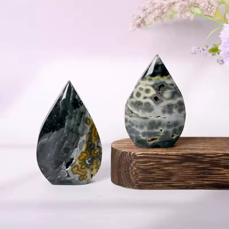 出色珠宝天然海洋碧玉石摆件水滴型原石打磨荧光发光矿物奇石