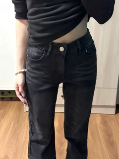 黑灰色低腰微喇牛仔裤女2026年秋季新款美式复古修身显瘦喇叭裤子