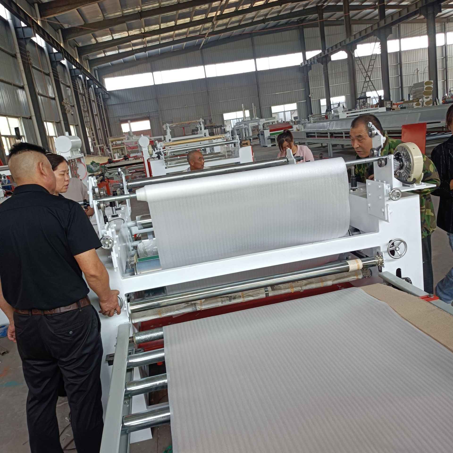 不干胶涂布复合机棉布毛绒布PVC塑胶地板革贴合机 皮革海绵平贴机