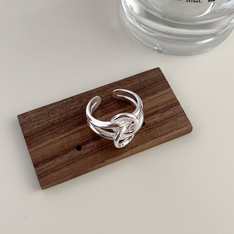 Versione coreana minimalista 999 piedi argento annodato per le donne, con un design di nicchia di avvolgimento e apertura, versatile_voghion.com