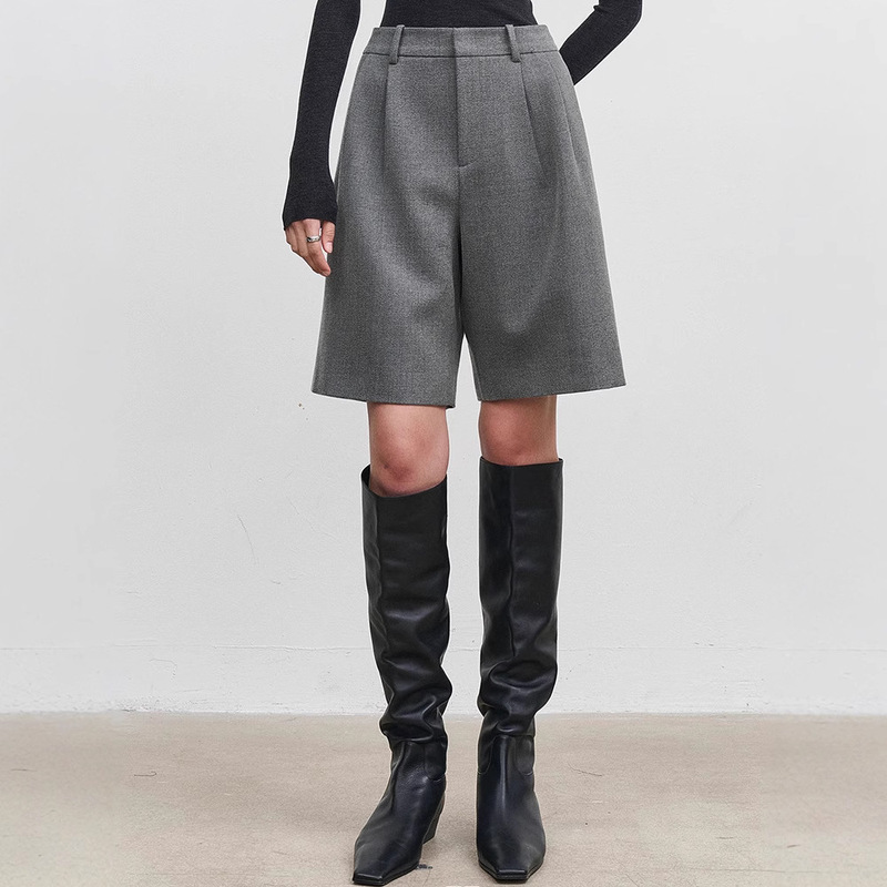 Th~Row Custom-Woven Coarse Twill Wool Shorts, Wide-Leg Pants, Easy to Match, High-Waisted, Slimming, Niche Minimalist Bootcut Pants Th~Row Custom-Woven Coarse Twill Wool Shorts, Wide-Leg Pants, Easy to Match, High-Waisted, Slimming, Niche Minimalist Bootcut Pants