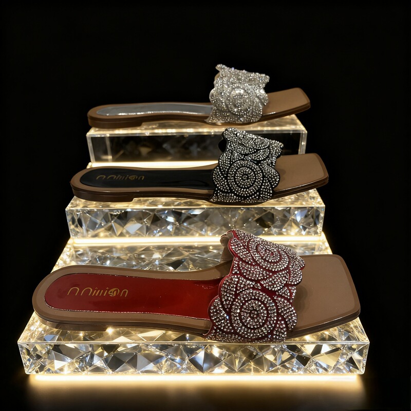 In-Stock Slipper with Good Texture, Rhinestone Flat Slippers for Women, Versatile for Outdoor Wear, Summer Ins Beach Sandals, African Shoes