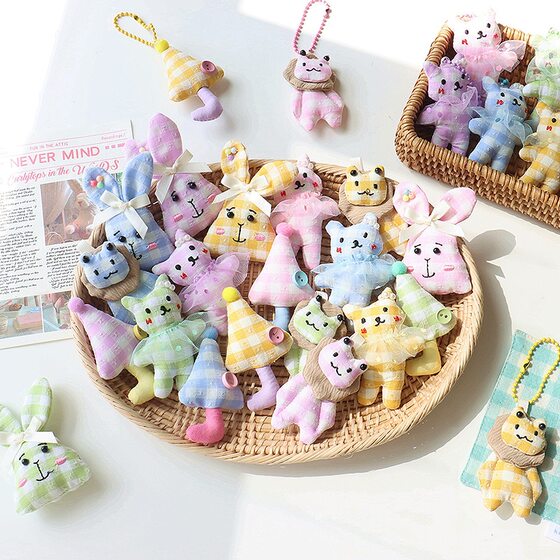 Spring Series Fresh Plaid Rabbit Mesh Dancing Bear Brooch Accessories Cute Lion Bag Pendant