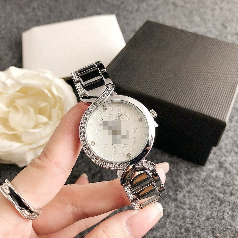 2026 New Model Women's Watch Luxury Diamond-Studded Foreign Trade High-End Quartz Watch Compact Simple Elegant Women's Timepiece Steel Band Watch