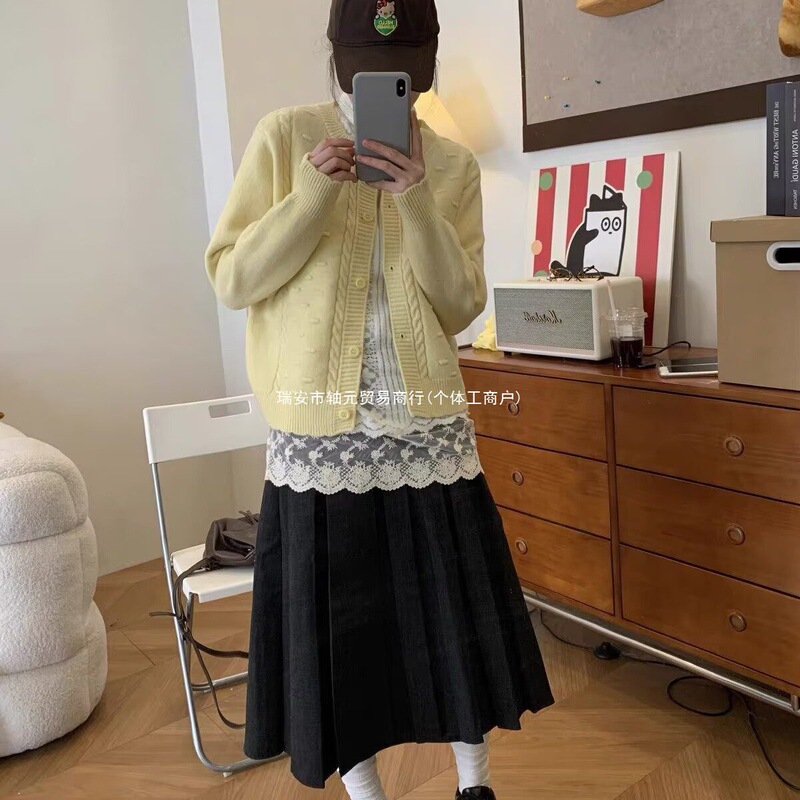 Korean-style, skin-brightening, jacquard knit cardigan for women, 2026 autumn/winter new collection, soft and versatile, slimming sweater jacket, trendy top Korean-style, skin-brightening, jacquard knit cardigan for women, 2026 autumn/winter new collection, soft and versatile, slimming sweater jacket, trendy top
