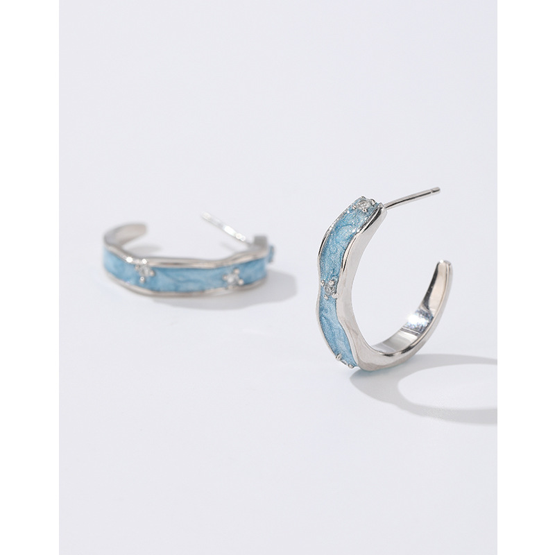 Océano azul pendientes de las mujeres de plata esterlina 925 Luz de lujo nicho diseño pendientes en forma de C elegante diamante incrustado pendientes de alto grado