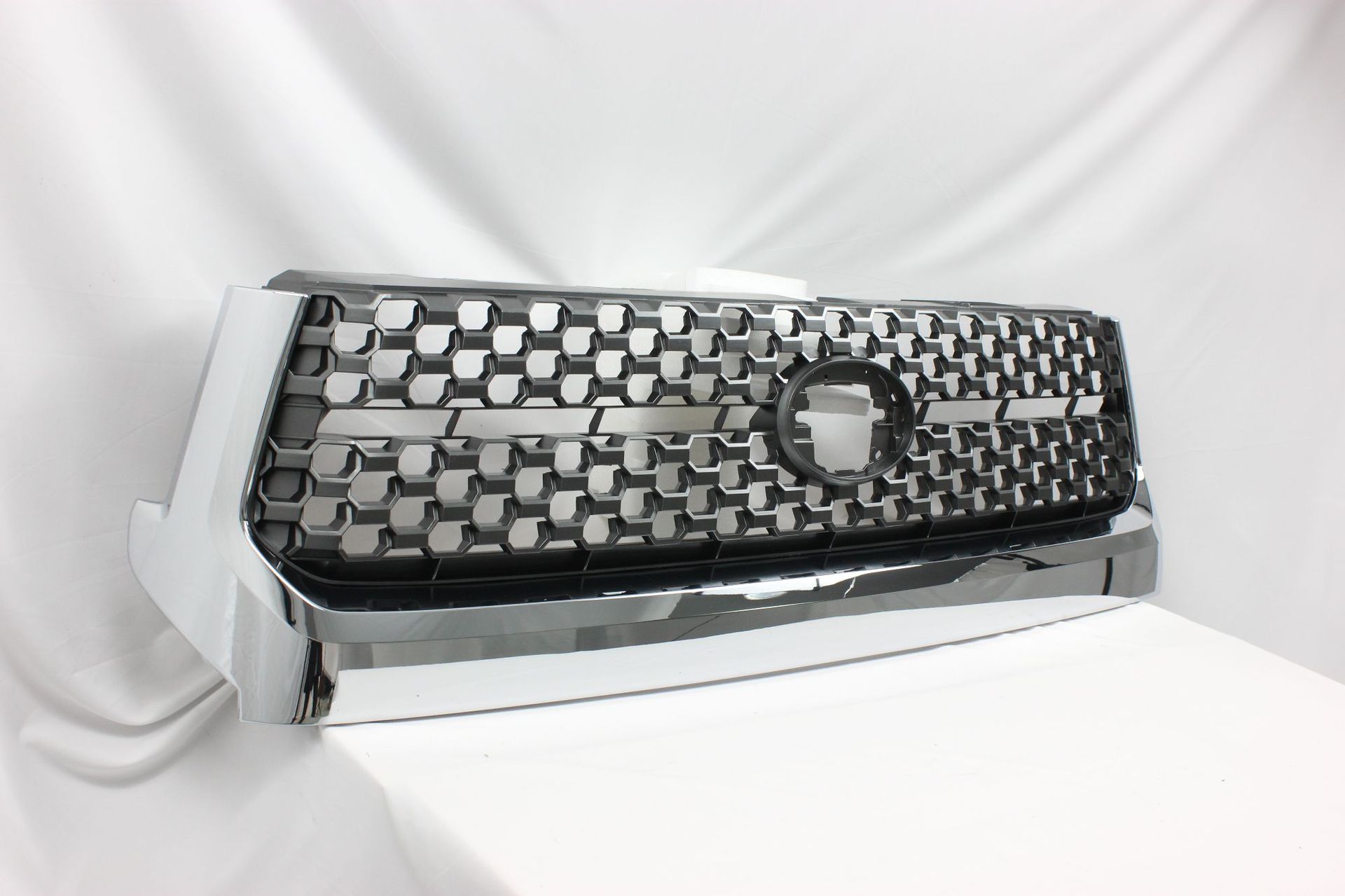 Suitable for 14-21 Toyota Tundra Front Grille Electroplated Grille Front Bumper Air Intake Grille 53101-0C021