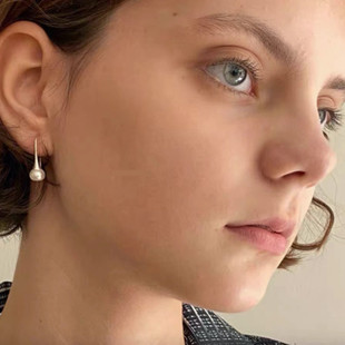 Niche Pearl Earrings S925 Silver Freshwater Pearl Light Luxury European and American Cold Style Simple Fashion Atmospheric Earrings