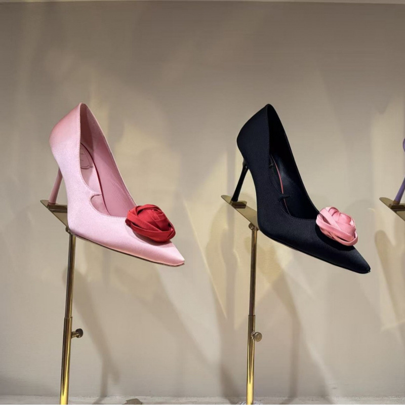 26 New Summer Style Classic Pointed-Toe Rose-Decorated Silk High-Heeled Shoes for Women with Shallow Mouth, Versatile and Fashionable with Thin Heels 26 New Summer Style Classic Pointed-Toe Rose-Decorated Silk High-Heeled Shoes for Women with Shallow Mouth, Versatile and Fashionable with Thin Heels