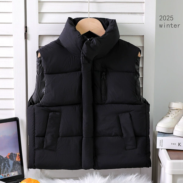 Black vest with zipper
