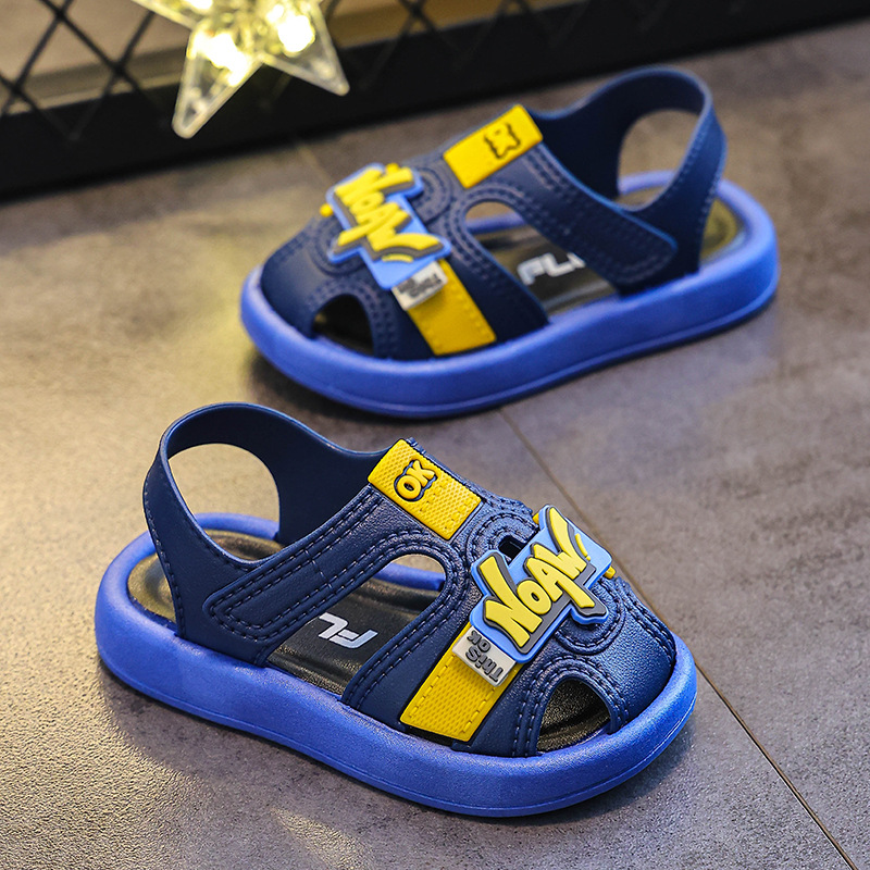 Sandalias para bebés varones de verano nuevas zapatos de playa transpirables de dedos abiertos zapatos para bebés con suela suave antideslizante.