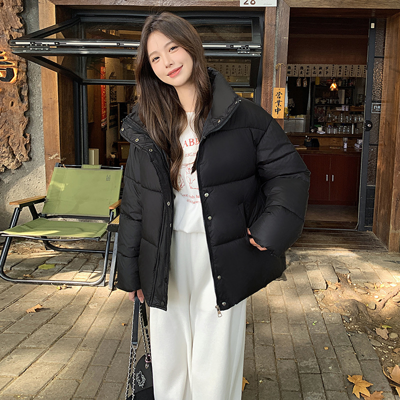 Chaqueta de algodón de pluma para mujeres, ropa de invierno coreana 2024, nuevo estilo universal, suelto, sensación de alta calidad, cuello de pie, ropa de pan gruesa
