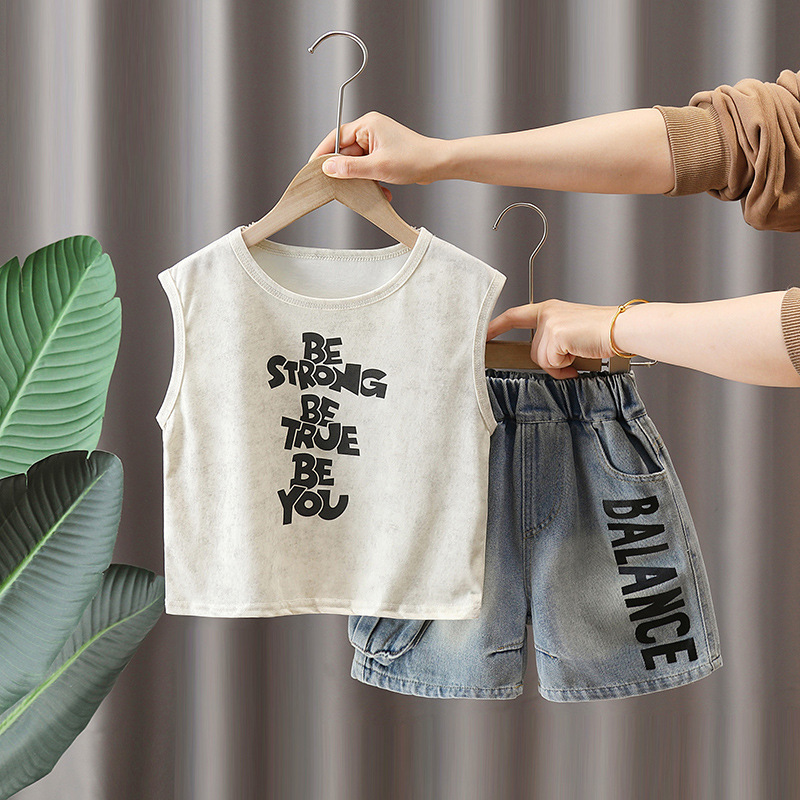 7266 Traje sin mangas para niños 2025 Nuevo chaleco de verano para niños Pantalones cortos de mezclilla de moda de verano de dos piezas de verano