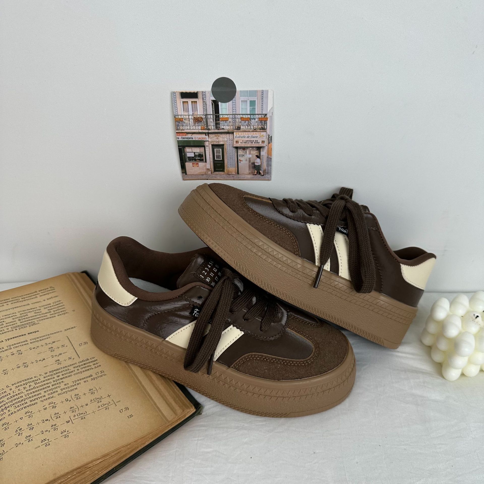 Zapatos de entrenamiento alemanes zapatos de mujer 2024 nuevas zapatillas de deporte para estudiantes originales de nicho zapatos casuales deportivos de todo fósforo de suela gruesa 6582
