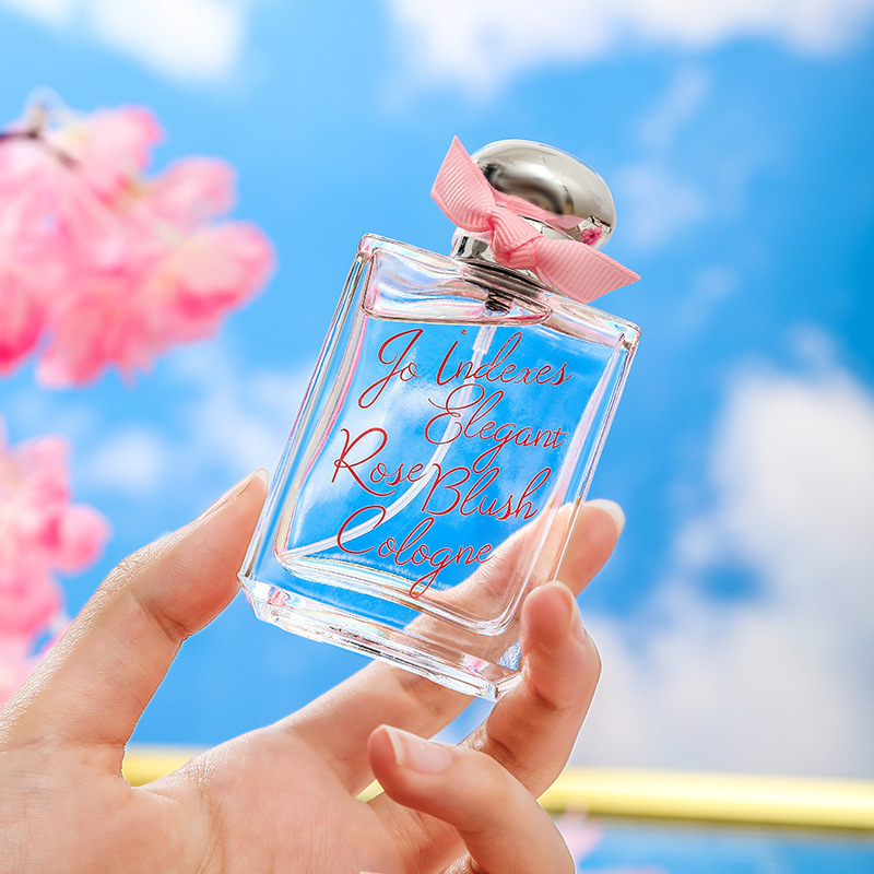 Call prettyは美顔風を呼んで桜の香り型の香水の礼箱の学生の花の香りを誘って木の香りを調整します。|undefined