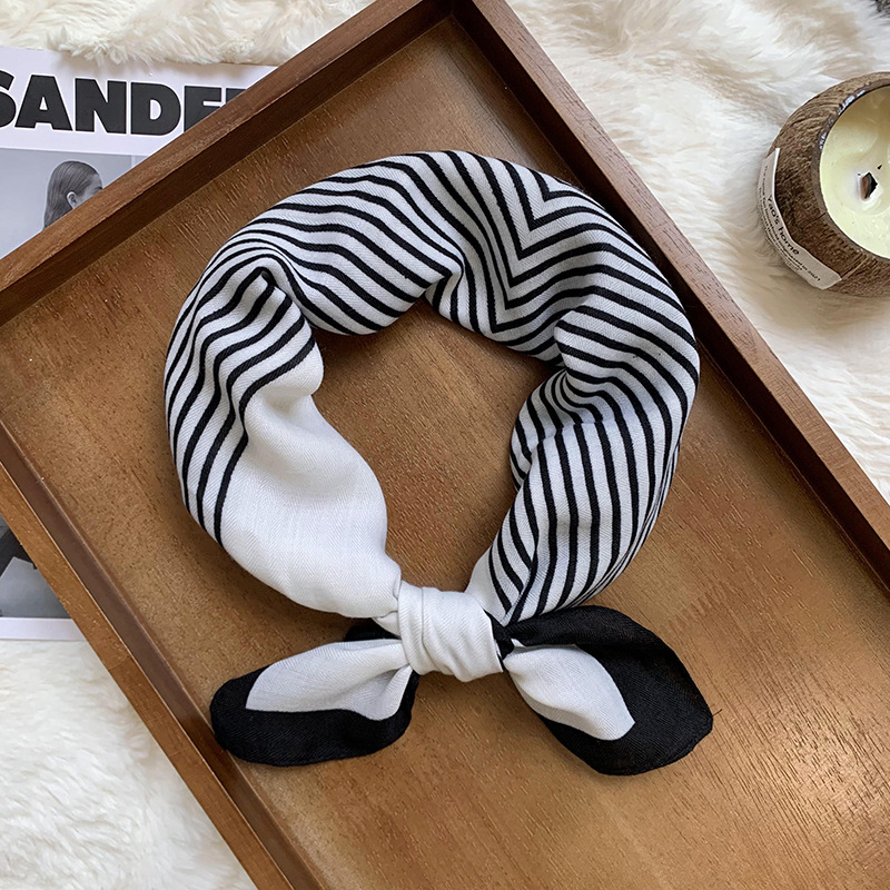 Bufandas de seda cuadrada alta sensación 2025 nueva seda de moda temperamento bufandas de cuello bufandas de seda rayas bufandas al por mayor