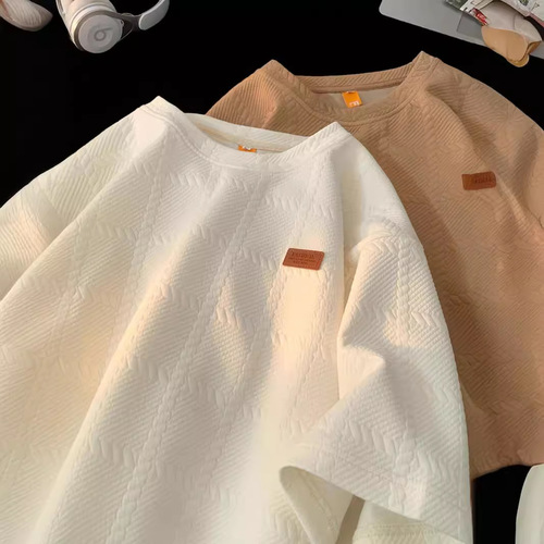 American-style versatile trendy short-sleeved men's summer design-focused niche t-shirt top with a sophisticated vibe, featuring five-quarter sleeves from a trendy brand.