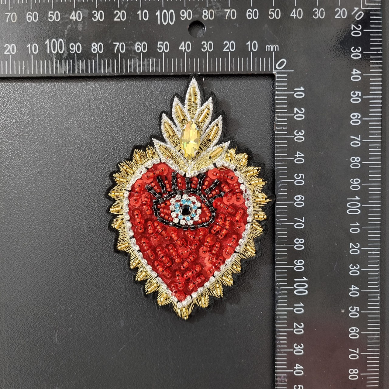 Venta caliente exclusiva transfronteriza hecha a mano con cuentas de cristal amor tela pegatinas ropa zapatos y sombreros rasgados ojos parche pegatinas DIY