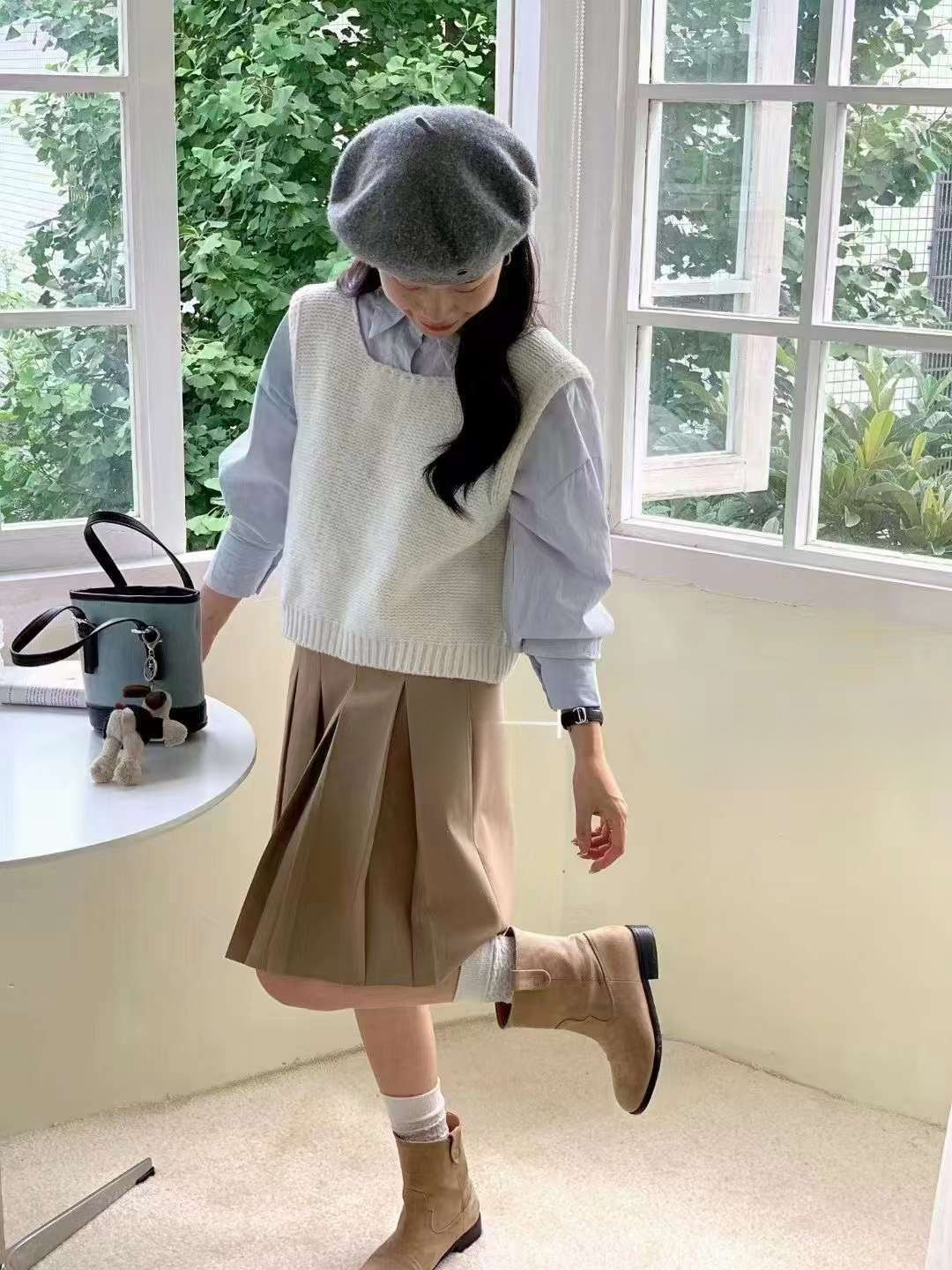 24 invierno Puyuan diseño retro cuello cuadrado espalda correa suéter chaleco de mujer 2024 mañana image 1