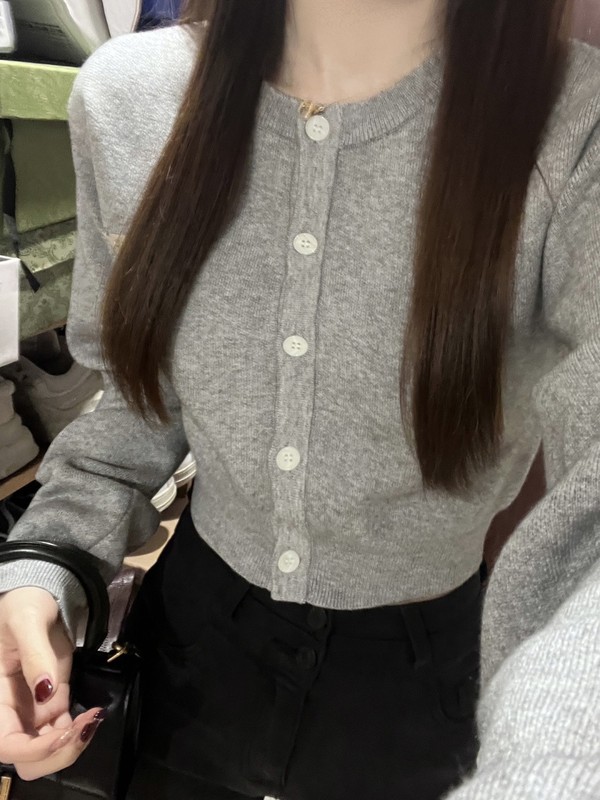 小众灰色内搭针织衫毛衣女秋季设计感慵懒风长袖上衣短款开衫外套|undefined