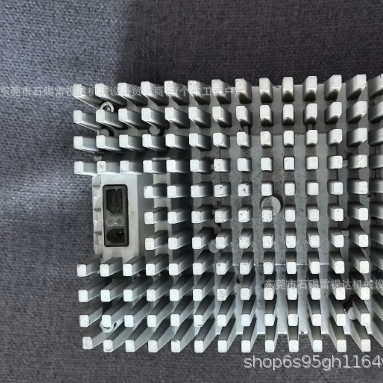 全新伦茨伦茨E82MV551-4B151变频器现货，需议价