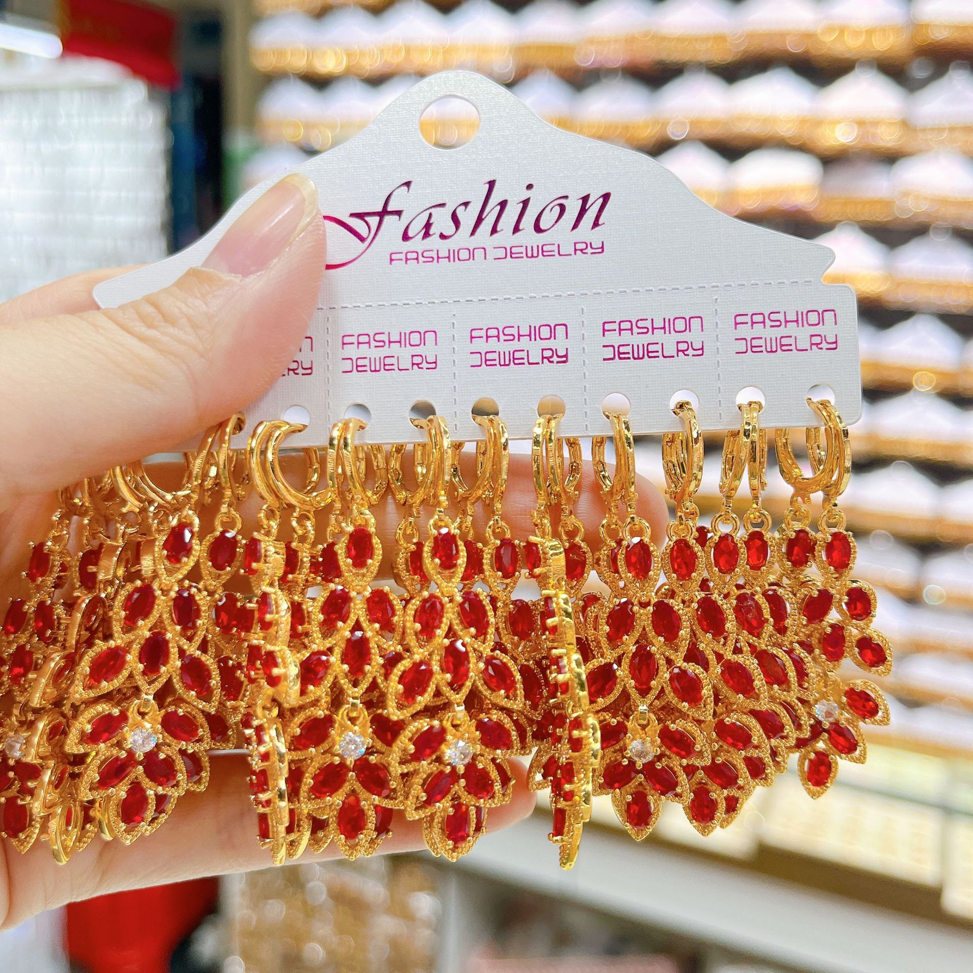 Aretes transfronterizos de cobre chapado en oro con bordas de aretes incrustados de zircón para orejetas de orejas para mujeres delicadas image 8