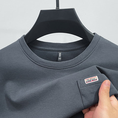 男性の長袖tシャツのお父さんの秋服の上着は襟の秋の服がなくて、外にポケットの丸首の底のシャツの綿のt血を着ることができます。