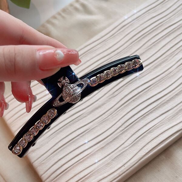Fashionable retro crab pin