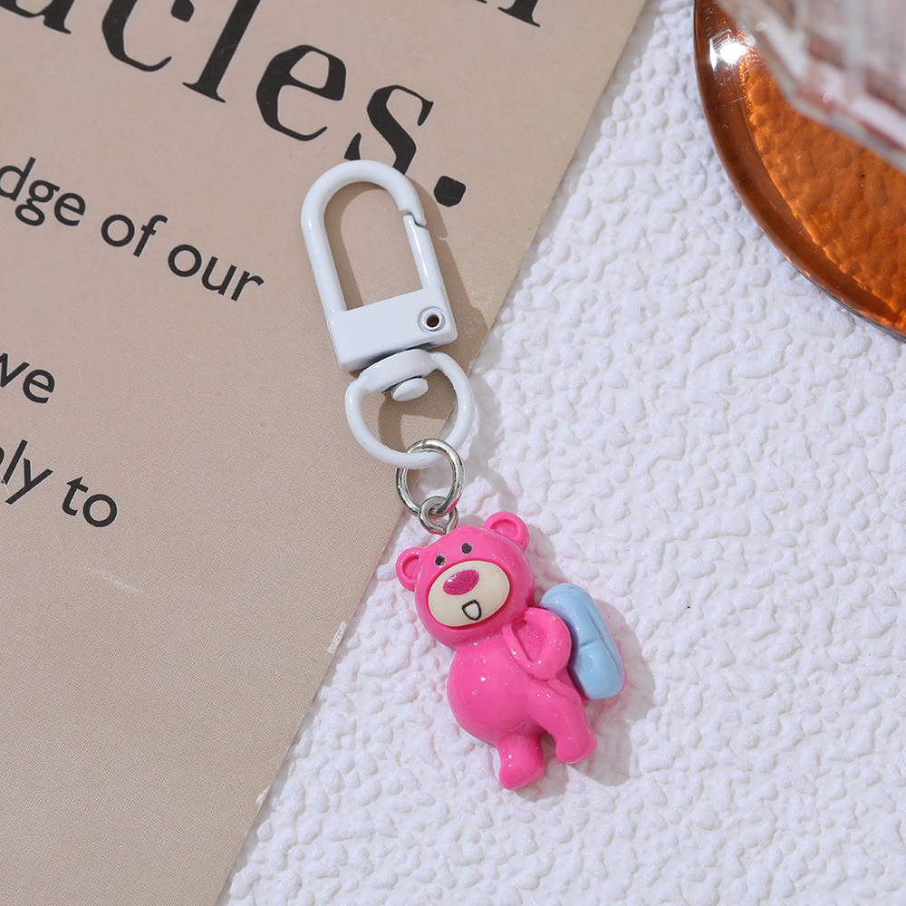Dibujos animados rosa fresa oso llavero colgante ins estilo mochila lápiz caso pequeño colgante novias regalo joyería Accesorios