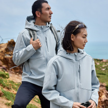 【厂家直销】户外软壳防泼水连帽冲锋衣情侣户外登山露营夹克外套