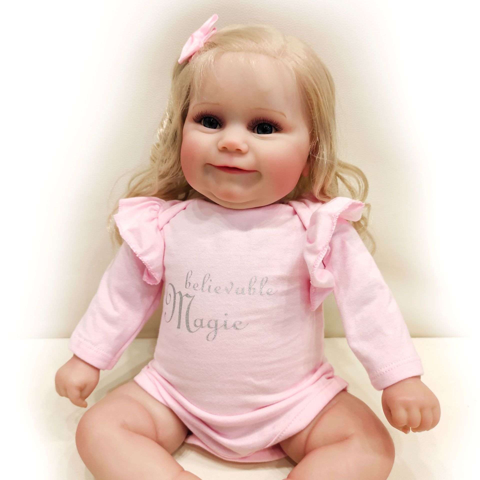 Muñeca de simulación de 50 cm Maddie pintada a mano muñeca de alta gama suministro transfronterizo de un agente