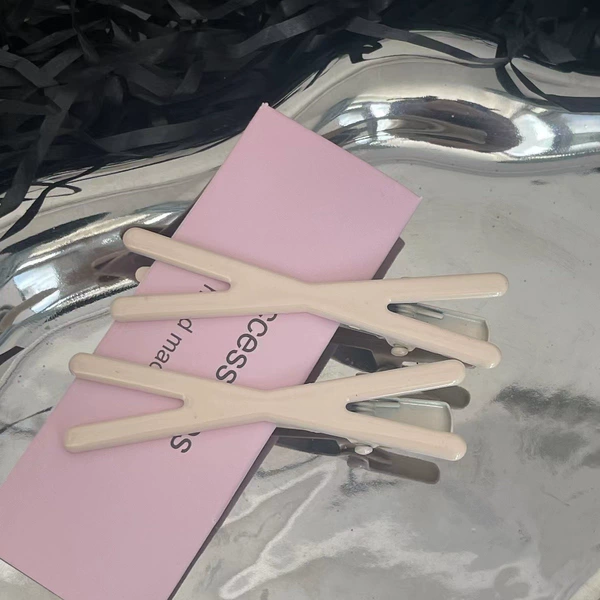 1 pair of cross duckbill clips - beige