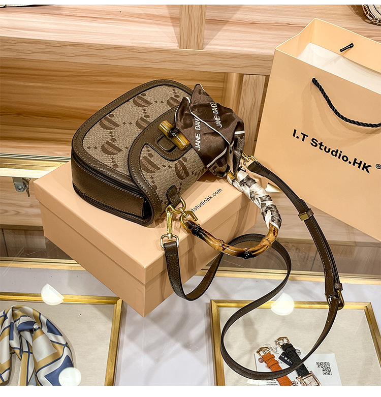 Borsa da donna in vera pelle all'ingrosso in fabbrica luce di lusso di nicchia high-end senso D lettera temperamento sciarpa di seta tracolla portatile a tracolla in bambù_voghion.com