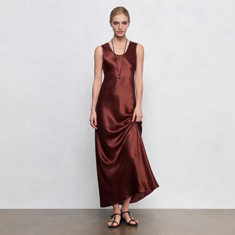High-End Acetate Satin Dress with a Luxurious Design, Perfect for Seaside Vacations and Parties, Featuring a Fitted U-Neck and Sleeveless Style