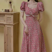 蔷薇粉玫瑰碎花连衣裙女夏设计感花边一片式绑带V领气质中长裙子