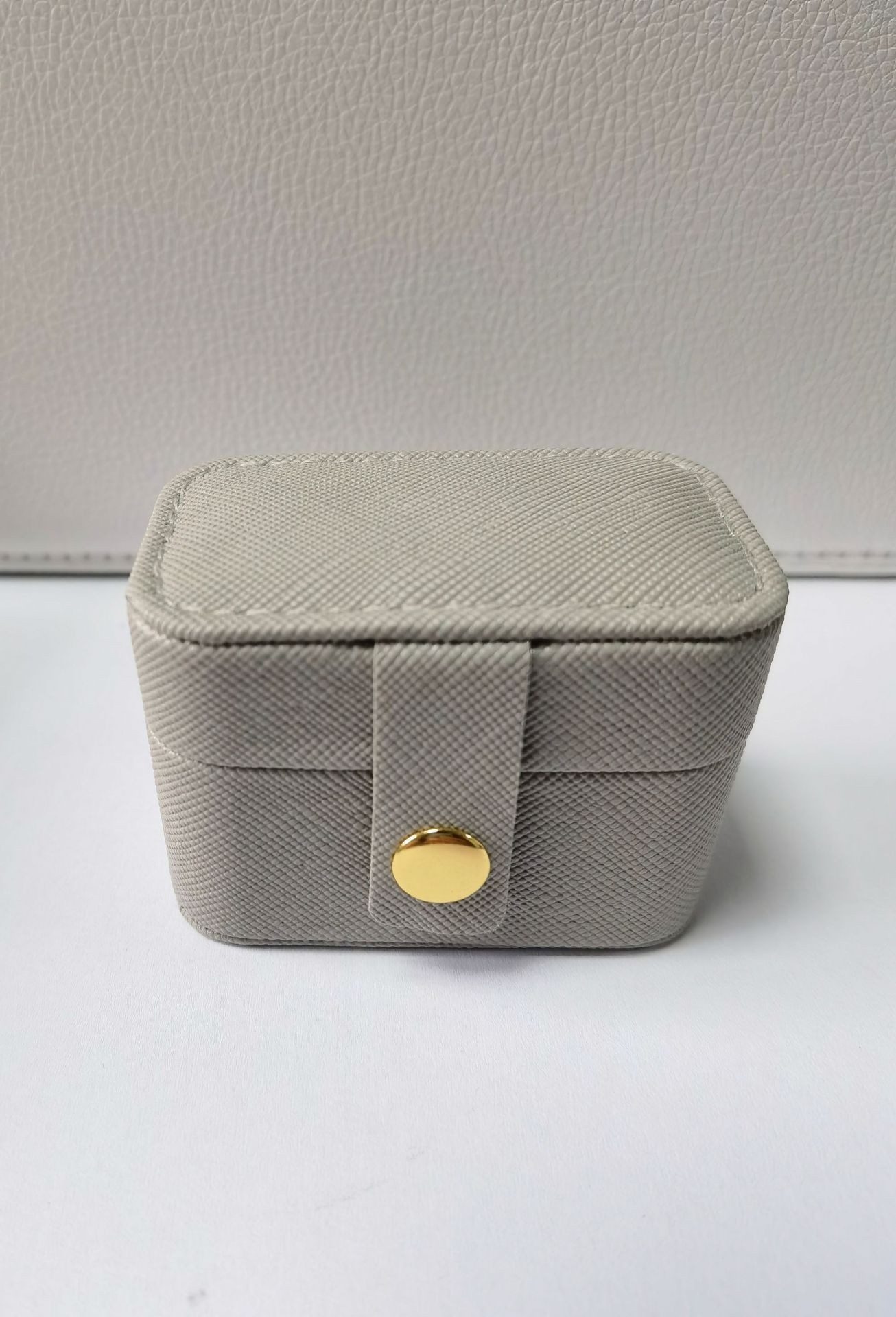 Gris; 6.5 * 5 * 4cm
