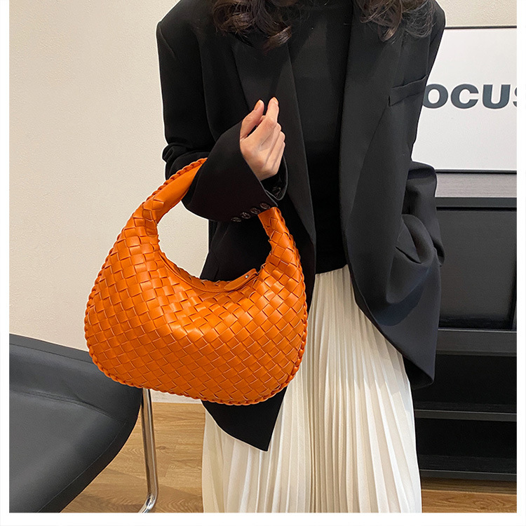 Women's Medium Pu Leather Solid Color Vintage Style Classic Style Weave Zipper Straw Bag display picture 30