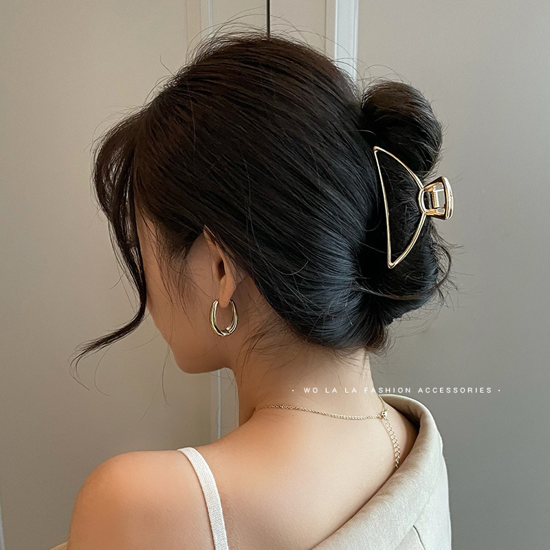 女性用メタルタッセルシャーククリップ、大型インターネットセレブヘアアクセサリー、ハイエンドヘアクリップ、後頭部ヘアピン卸売|undefined